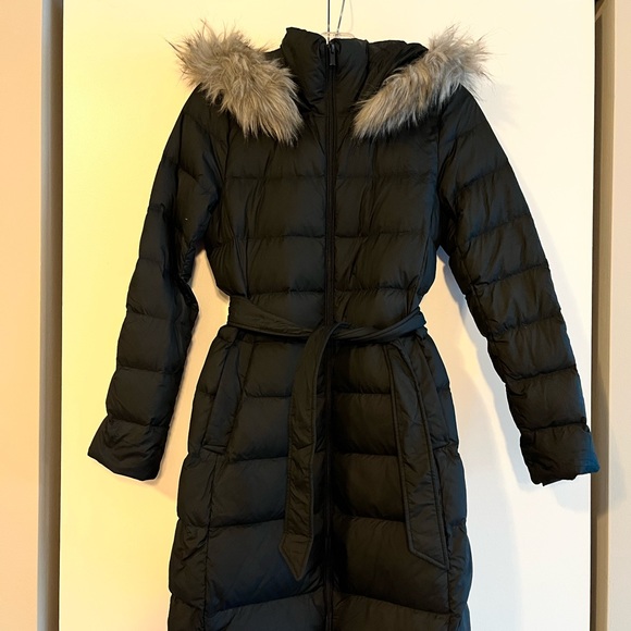 Uniqlo Jackets & Blazers - Uniqlo lightweight down puffer coat